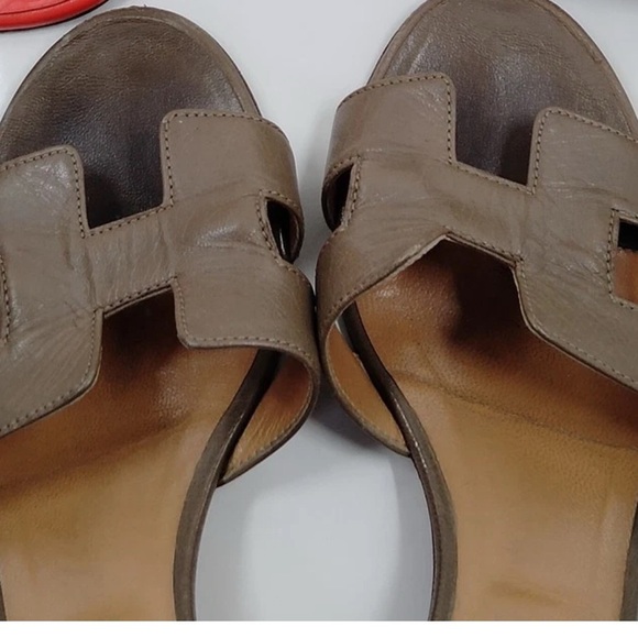 Chic Tan Leather Hermès Oran Women's Heels - Picture 2 of 7